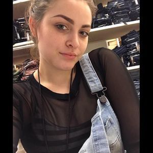 Meet your Posher, Olivia